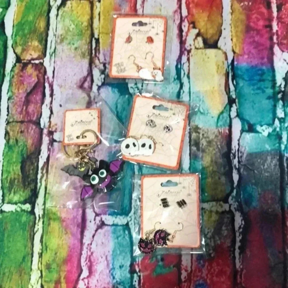Halloween lot earrings and keychain/clip‎